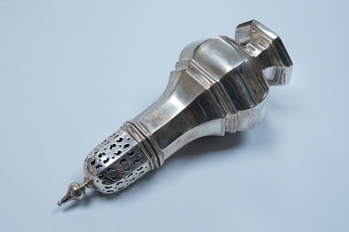 A George V silver octagonal sugar castor, by Henry Wigful, Sheffield, 1921, 19.2cm, 5.3oz.